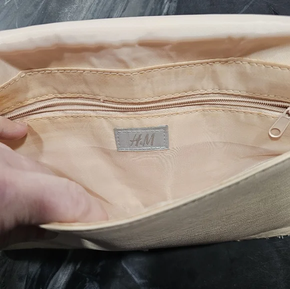 H&M Pink Floral Textured Clutch - Picture 3 of 4